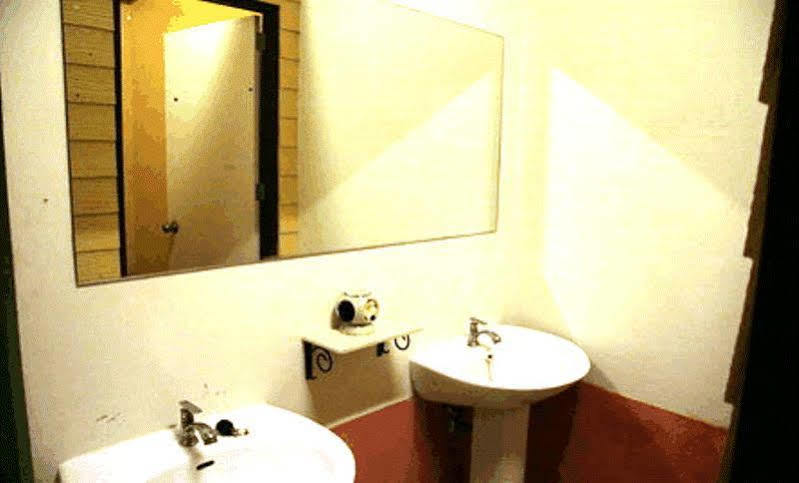 Patong Backpacker Hostel Buitenkant foto